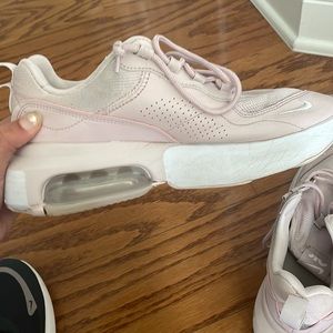 Nike air max light pink Size: 8